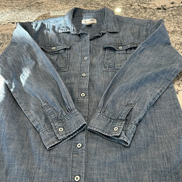Old Navy size XL. Blue, Boyfriend fit longsleeve button up with 2 front pockets - Picture 4 of 10